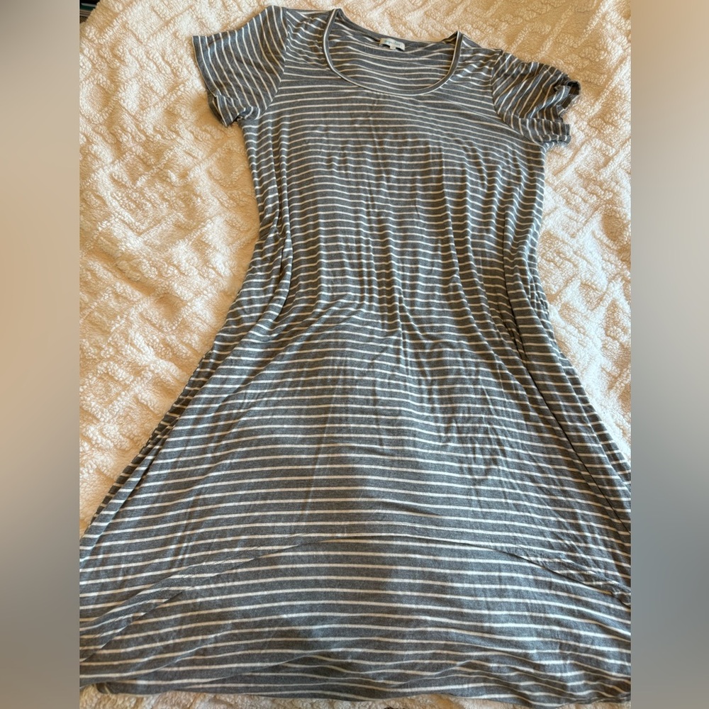 💥LAST CHANCE: donating end of week!💥 Grace and Lace T-shirt Dress